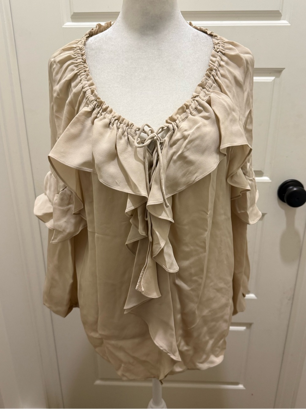 Kobi Halperin. Kaytya Ruffle Silk Blouse. Champagne. Size Small. - Picture 4 of 16